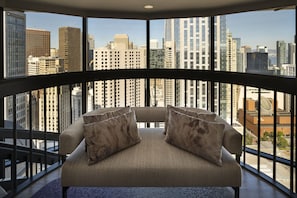 Suite, 1 King Bed | Premium bedding, in-room safe, desk, laptop workspace