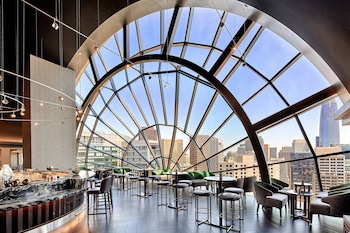 2 restaurants, breakfast, dinner served; Californian cuisine at San Francisco Marriott Marquis