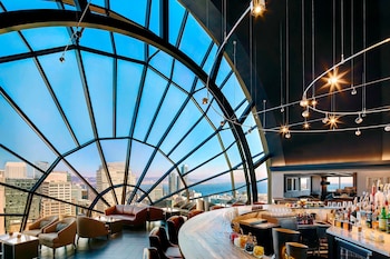 Cocktail bar at San Francisco Marriott Marquis