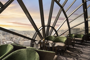 Cocktail bar at San Francisco Marriott Marquis