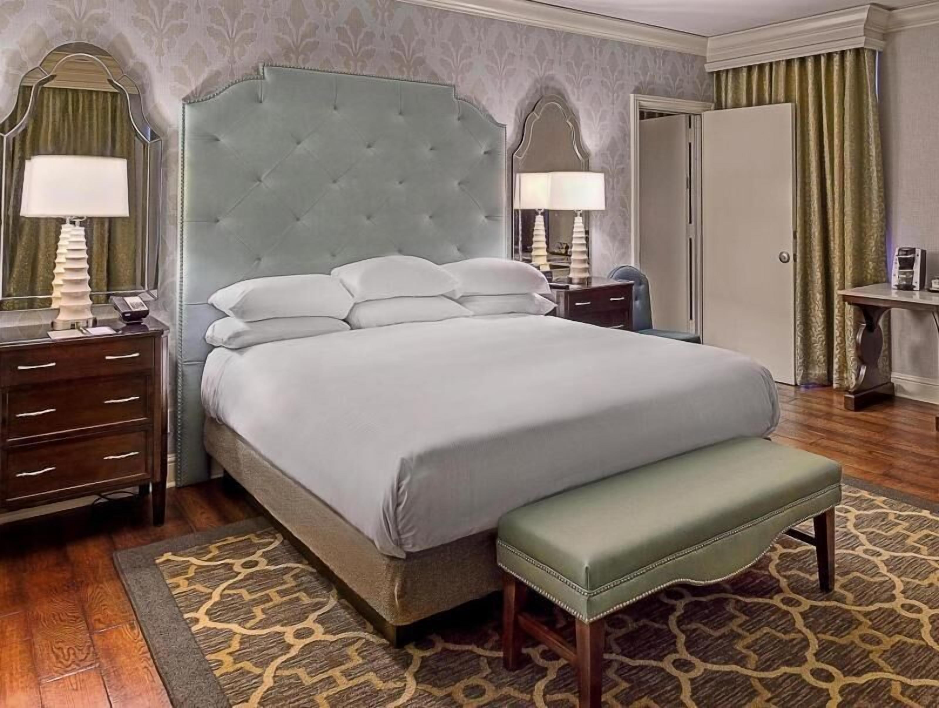 Premium bedding, in-room safe, laptop workspace, blackout drapes