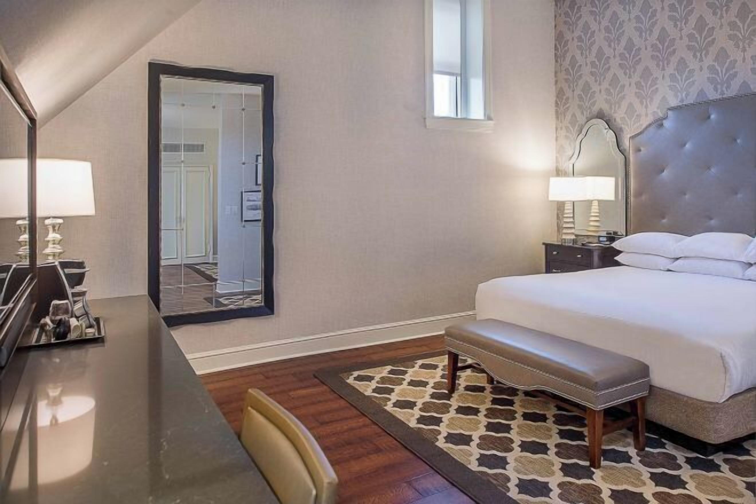 Premium bedding, in-room safe, laptop workspace, blackout drapes