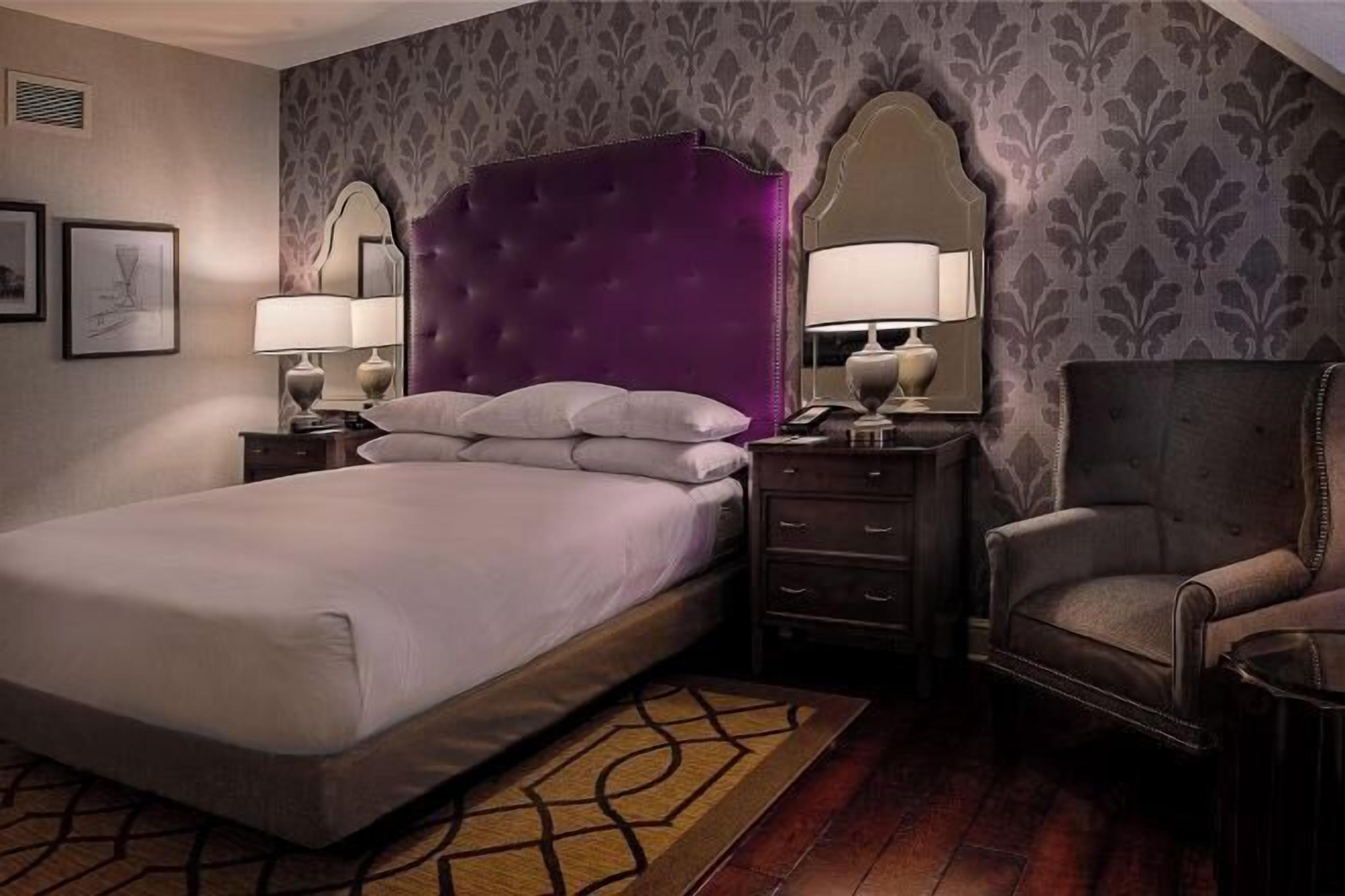 Premium bedding, in-room safe, laptop workspace, blackout drapes