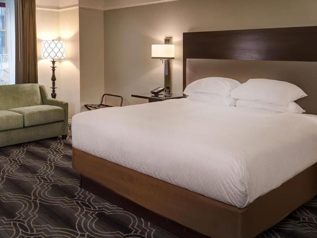 Premium bedding, in-room safe, laptop workspace, blackout drapes