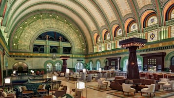 3 bars/lounges, lobby lounge