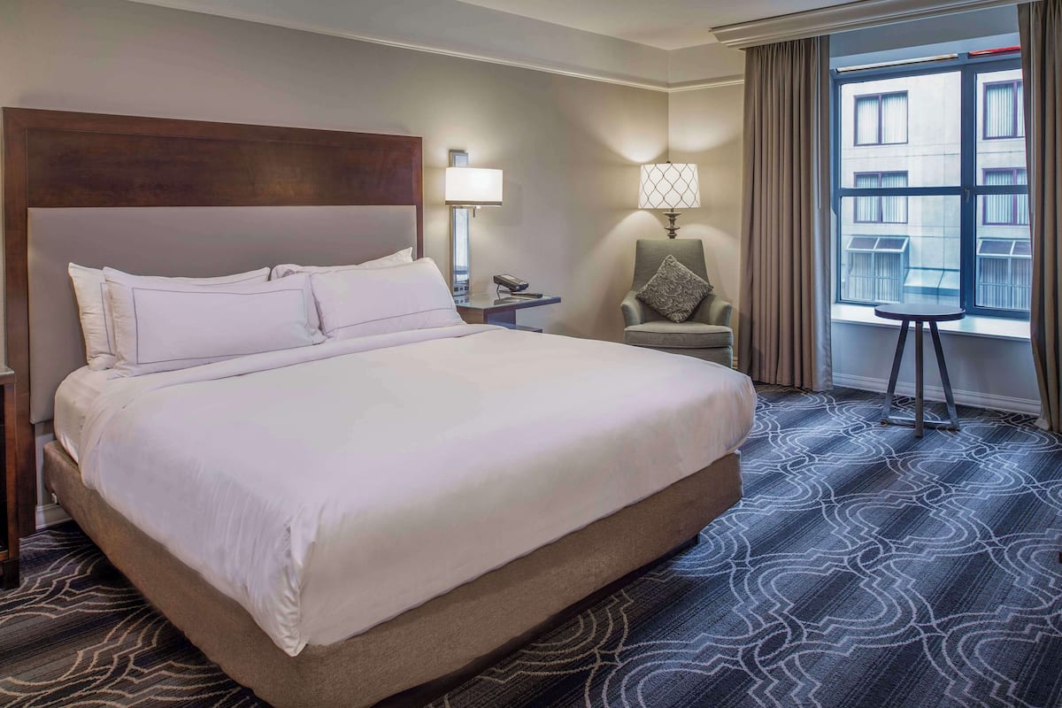 Room, 1 King Bed, Non Smoking, Courtyard View | Premium bedding, in-room safe, laptop workspace, blackout drapes