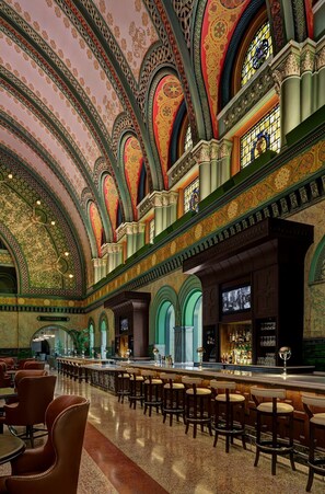 3 Bars/Lounges, Lobby-Lounge
