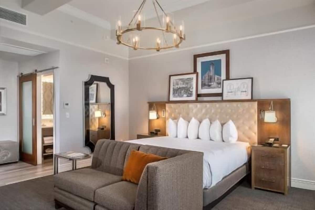 Premium bedding, in-room safe, laptop workspace, blackout drapes