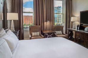 Premium bedding, in-room safe, laptop workspace, blackout curtains - St. Louis Union Station Hotel, Curio Collection by Hilton (St. Louis)