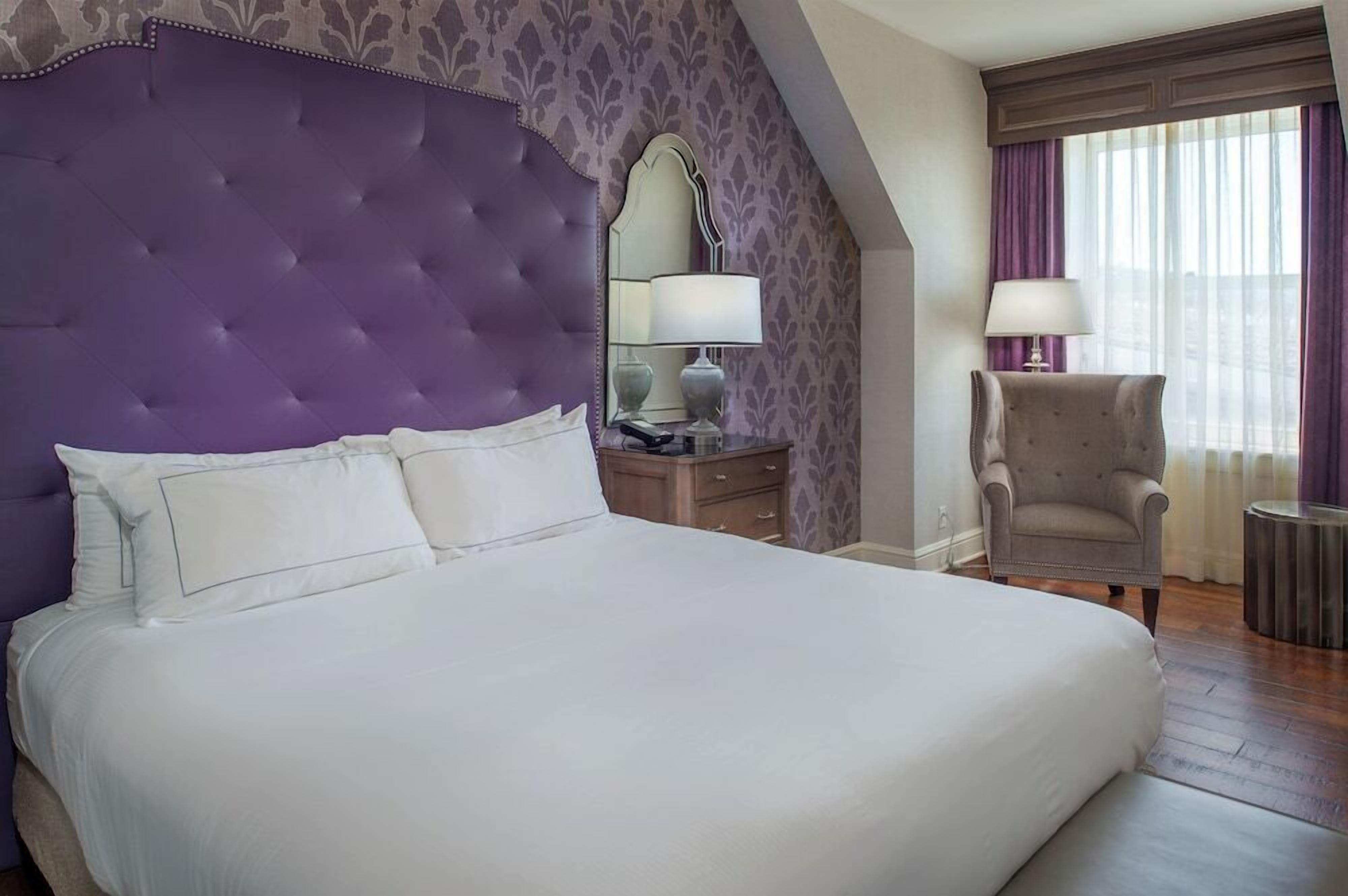 Premium bedding, in-room safe, laptop workspace, blackout drapes