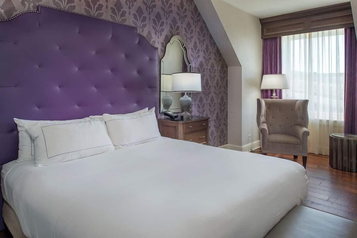 Premium bedding, in-room safe, laptop workspace, blackout drapes