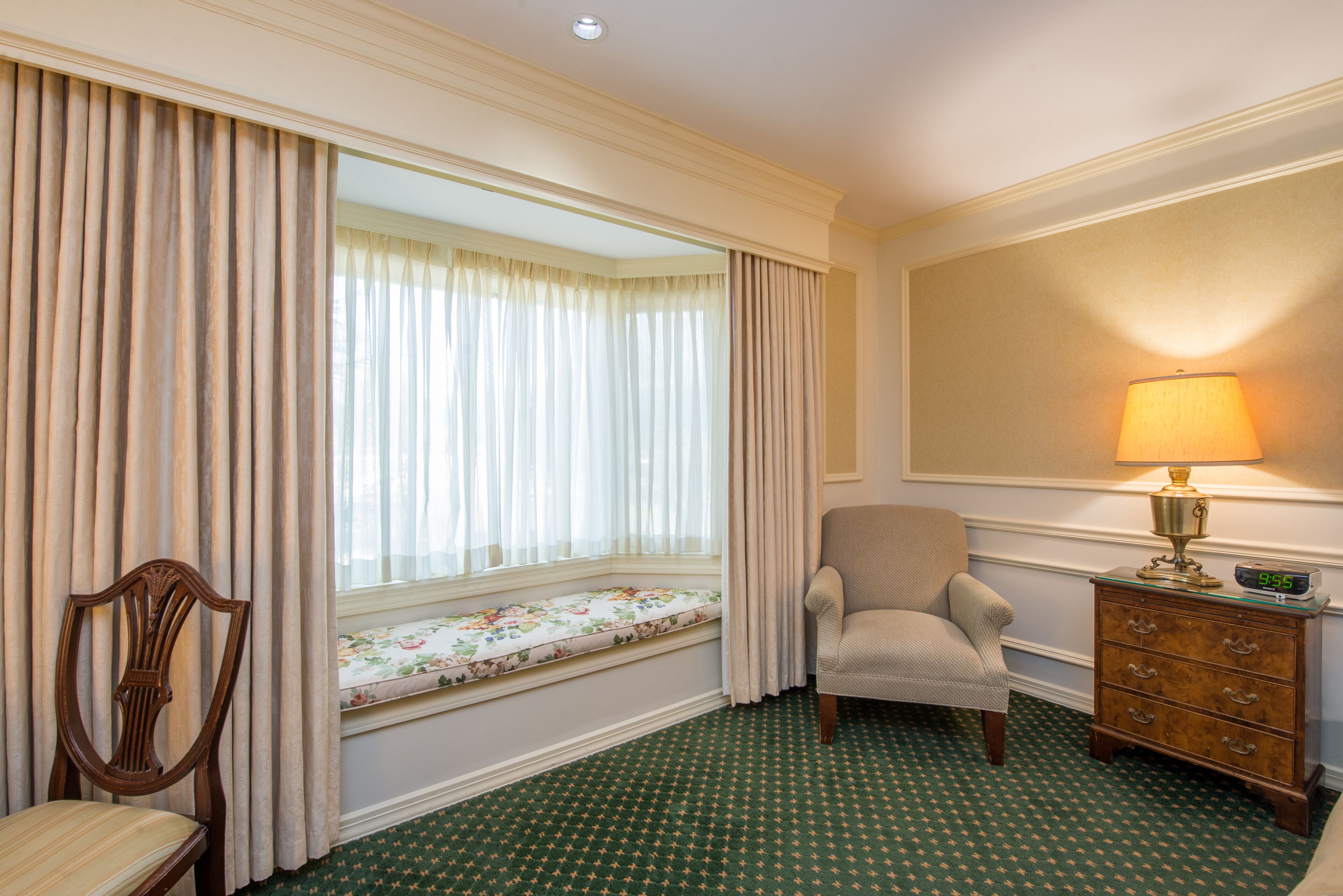 berkshire king | premium bedding, down duvets, pillow-top beds, in-room safe