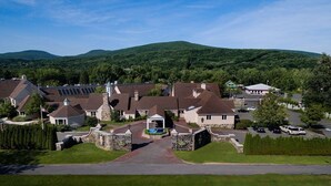 A residential area with houses, a central gazebo, and a mountain backdrop. - The Orchards Hotel (Williamstown)
