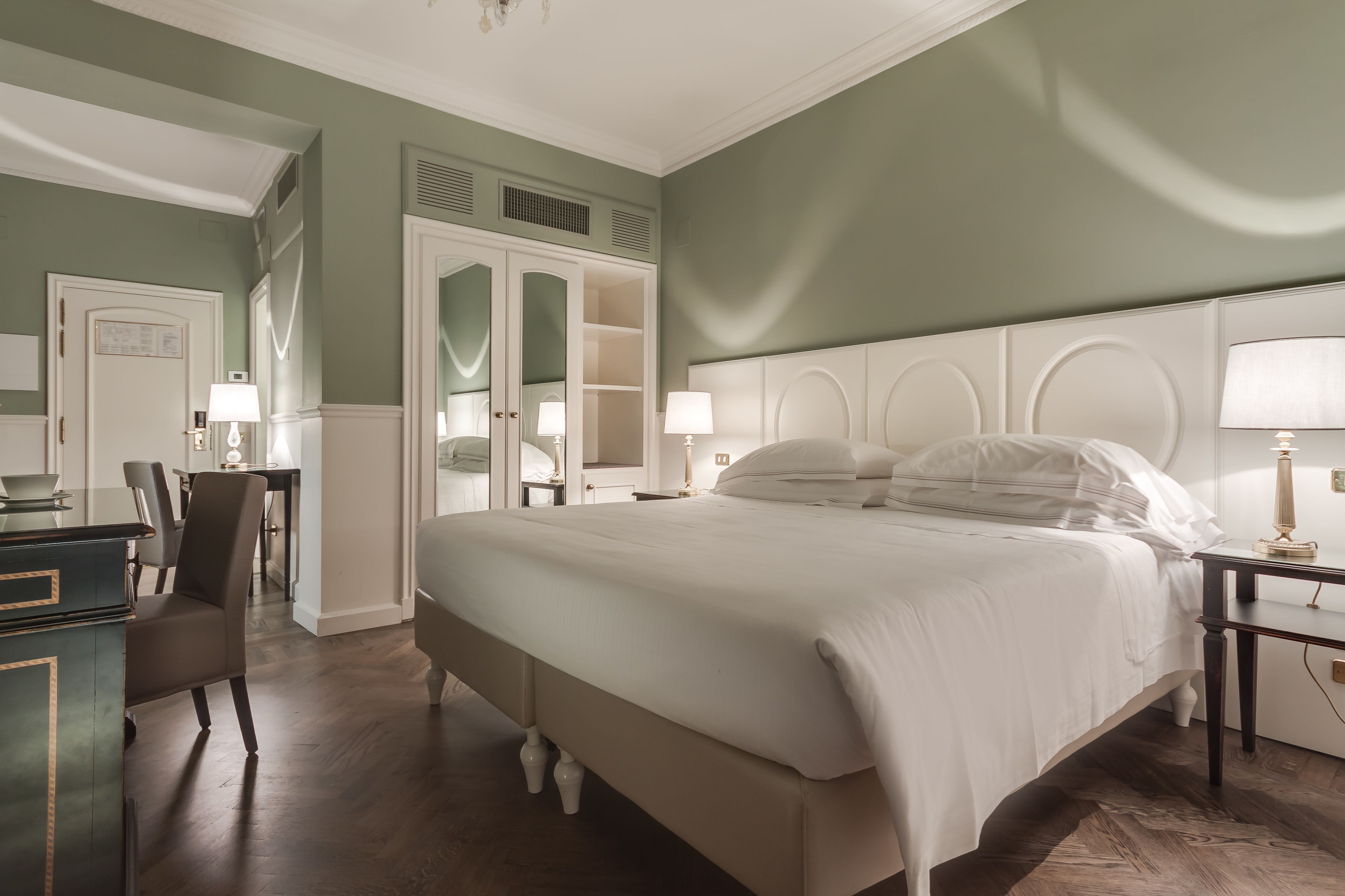 Allergiatestatut vuodevaatteet, minibaari, tallelokero huoneessa