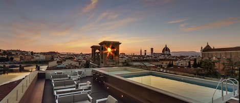 Kauden mukainen ulkouima-allas