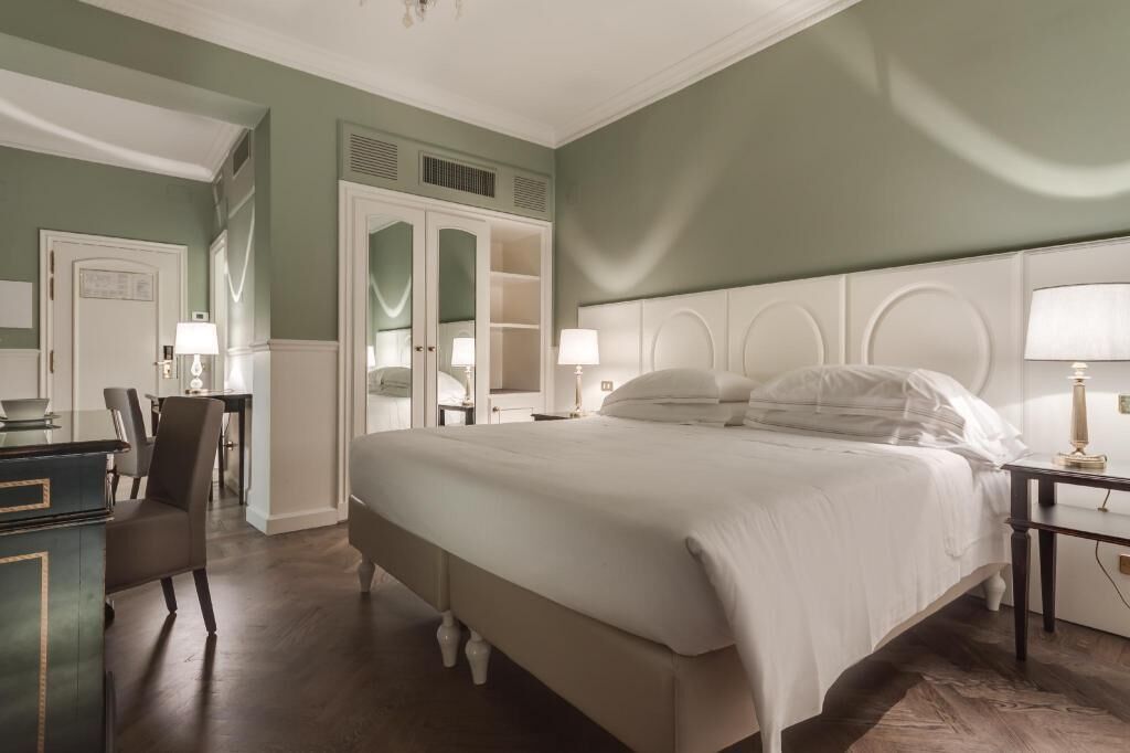 Hypo-allergenic bedding, minibar, in-room safe, desk