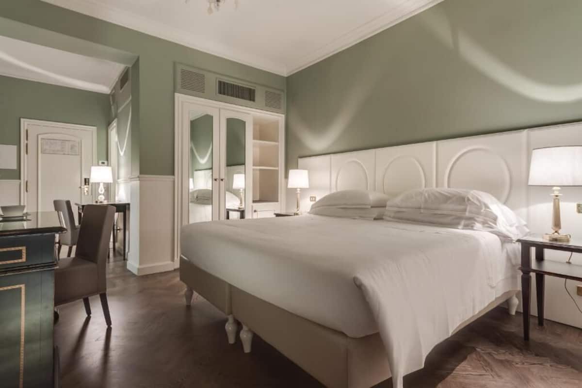 Hypo-allergenic bedding, minibar, in-room safe, desk