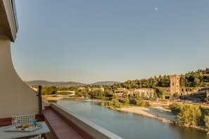 Deluxe Room, Balcony | Balcony
