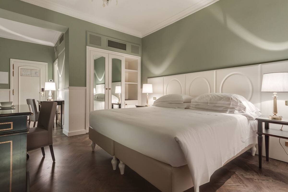 Allergiatestatut vuodevaatteet, minibaari, tallelokero huoneessa