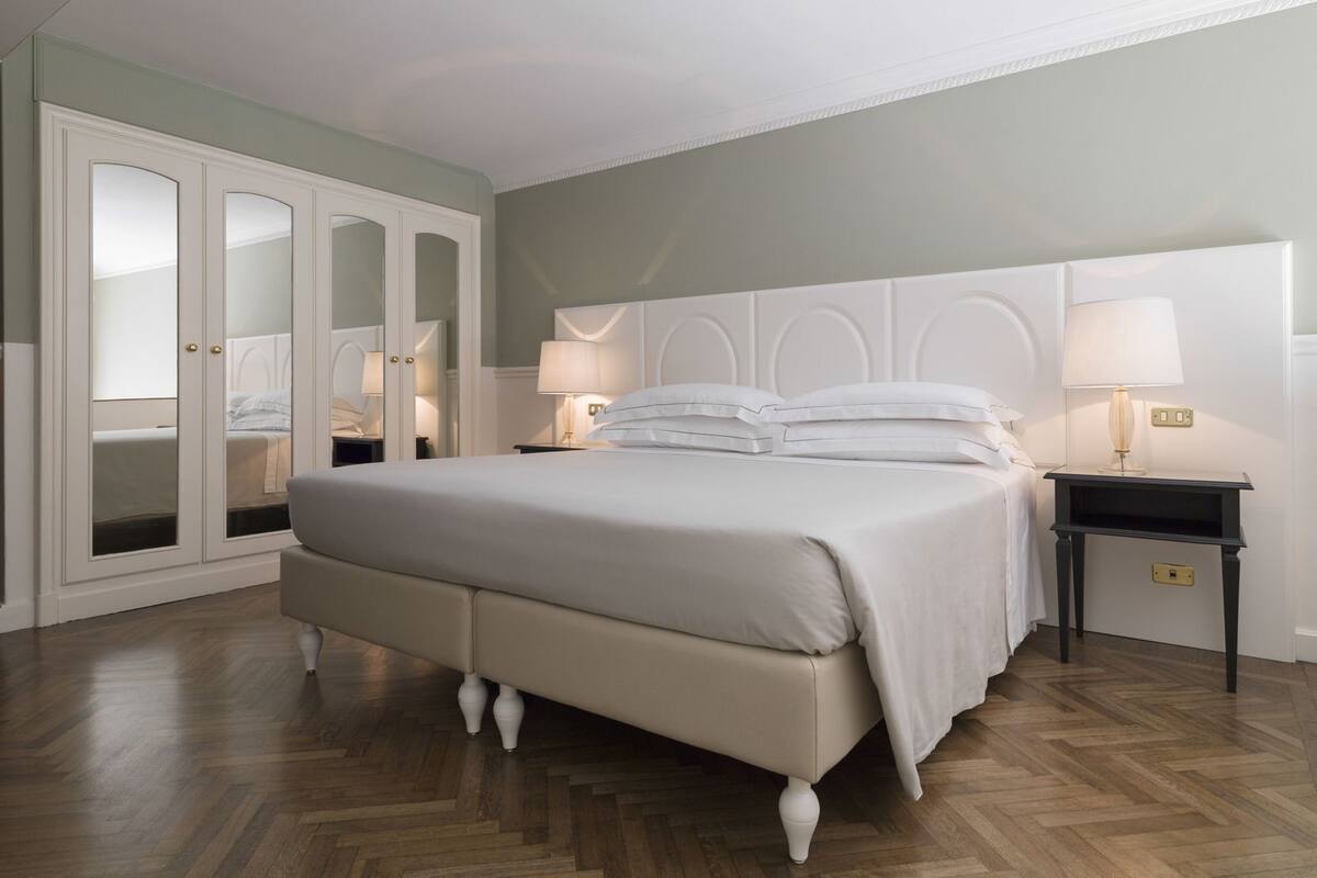 Allergiatestatut vuodevaatteet, minibaari, tallelokero huoneessa