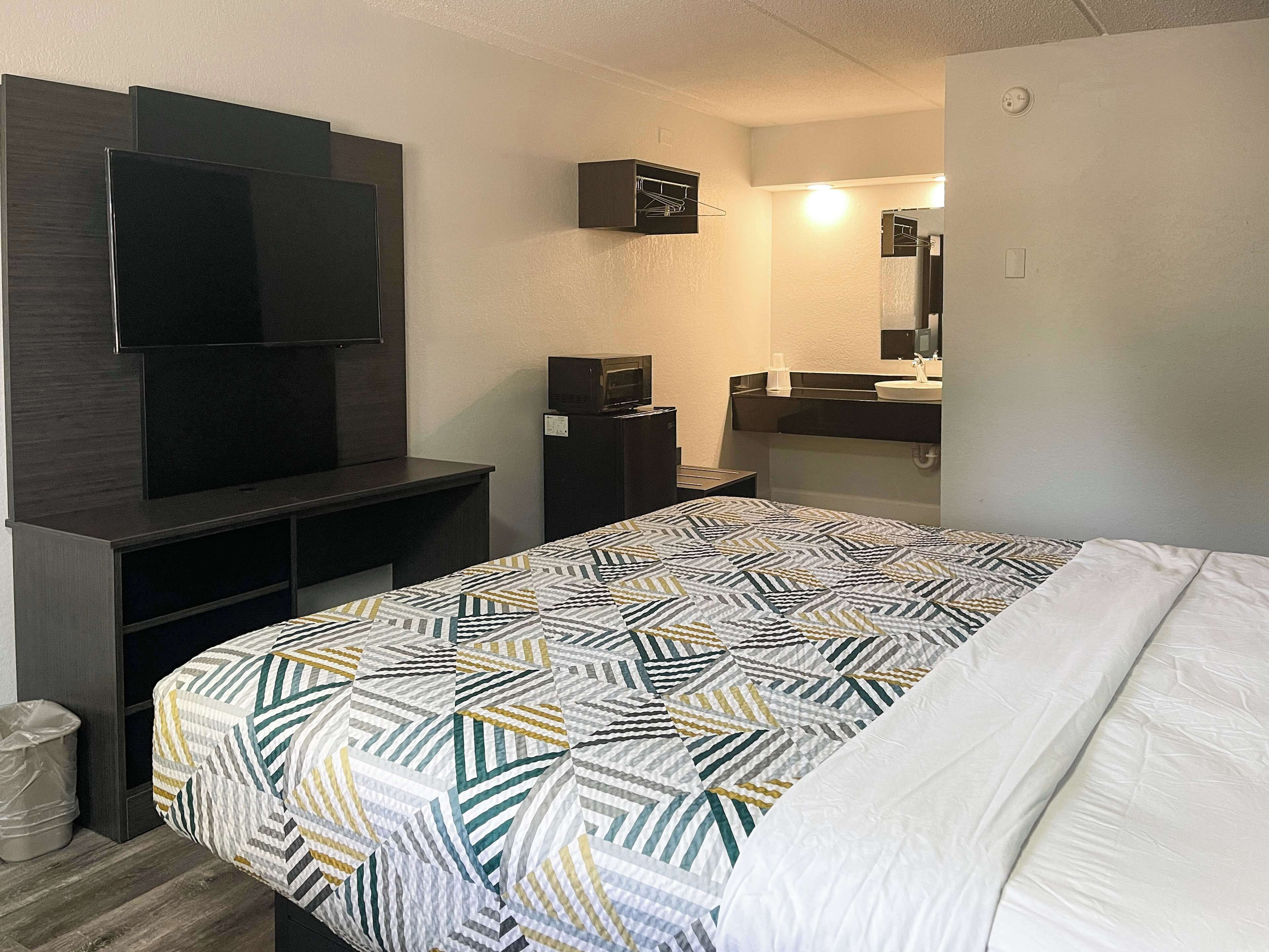 Skrivebord, wi-fi (inkludert) og sengetøy