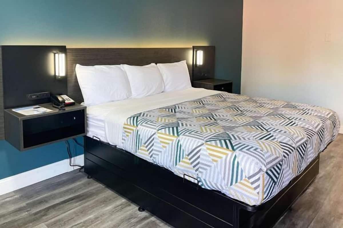 Desk, free WiFi, bed sheets