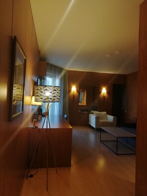 Suite, 1 Queen Bed, Non Smoking | In-room safe, desk, blackout drapes, iron/ironing board