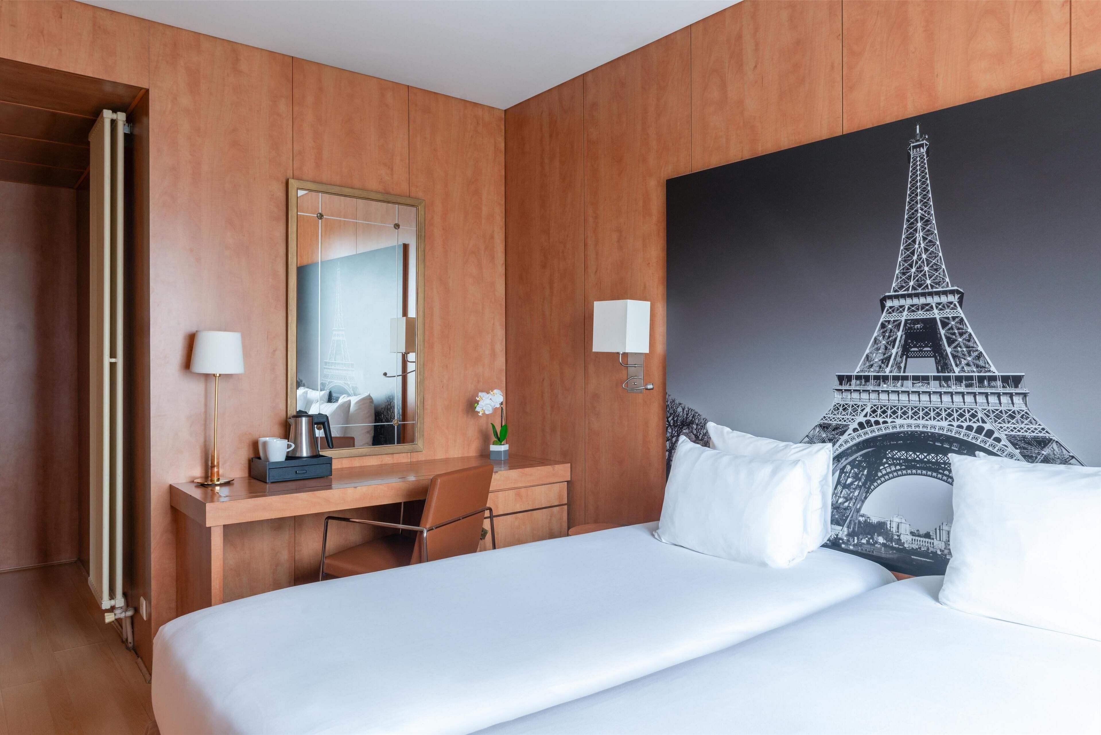 Standard Room, 2 Single Beds | In-room safe, desk, blackout curtains, iron/ironing board