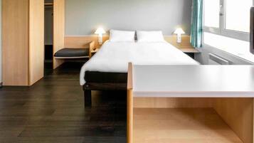 Standard Room, Multiple Beds | In-room safe, desk, blackout curtains, soundproofing