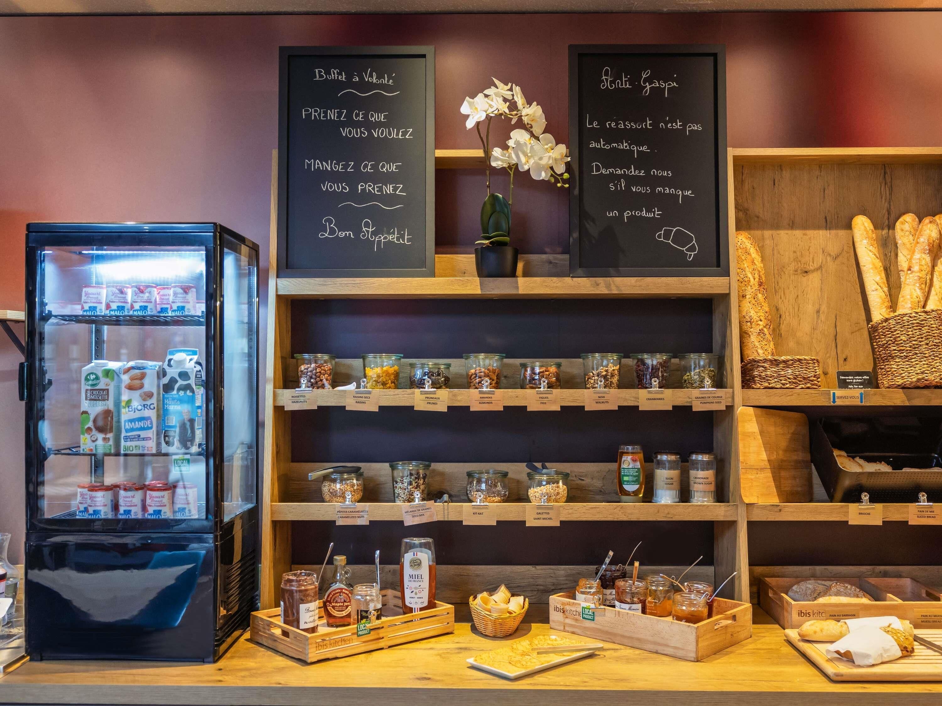 Petit déjeuner buffet servi tous les jours en supplément