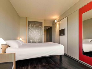 In-room safe, desk, blackout drapes, soundproofing