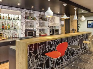 Bar (on property) - ibis Saint Dizier (Bettancourt-la-Ferree)