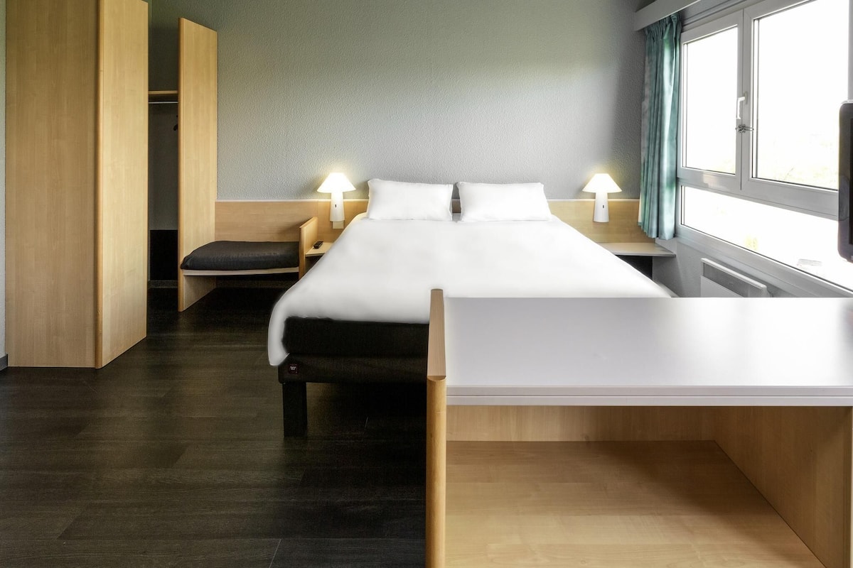 Standard Room, Multiple Beds | In-room safe, desk, blackout drapes, soundproofing