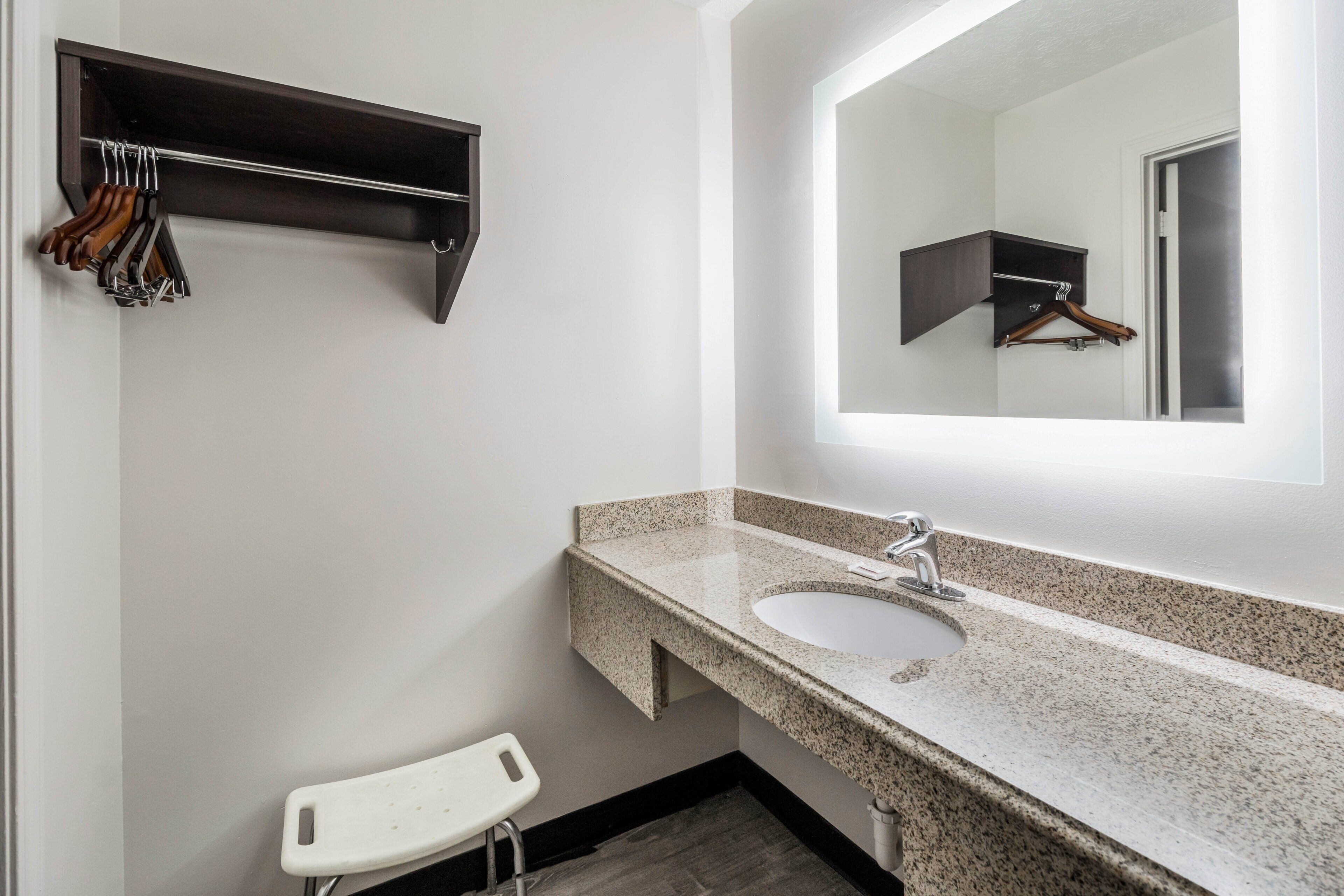 浴缸、環保梳洗用品、風筒、提供毛巾