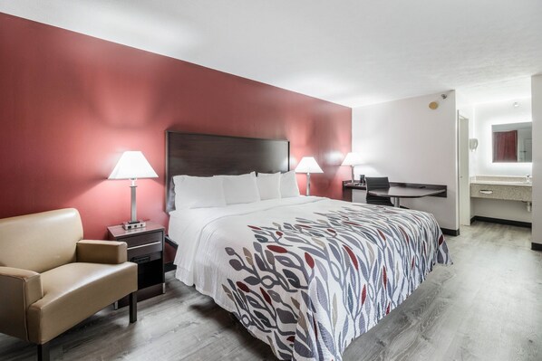 Rom – superior, 1 kingsize-seng, ikke-røyk (Refrigerator & Microwave) | Skrivebord, blendingsgardiner og barnesenger (inkludert)