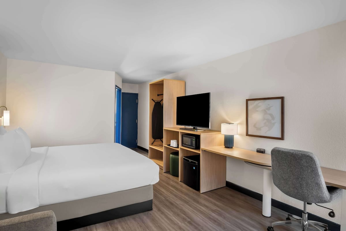 Zimmersafe, Schreibtisch, schallisolierte Zimmer, Bügeleisen/Bügelbrett