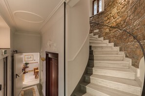 Interior - Hotel Borromeo (Rome)