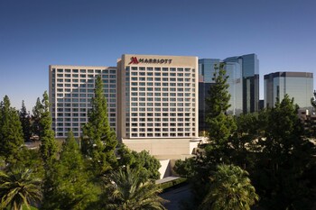 Hotel Exterior at Warner Center Marriott Woodland Hills