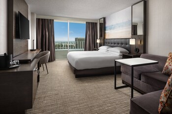 Premier Room, 1 King Bed, Balcony | Premium bedding, down comforters, desk, laptop workspace at Warner Center Marriott Woodland Hills