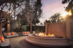 Lunch served - Warner Center Marriott Woodland Hills (Woodland Hills)