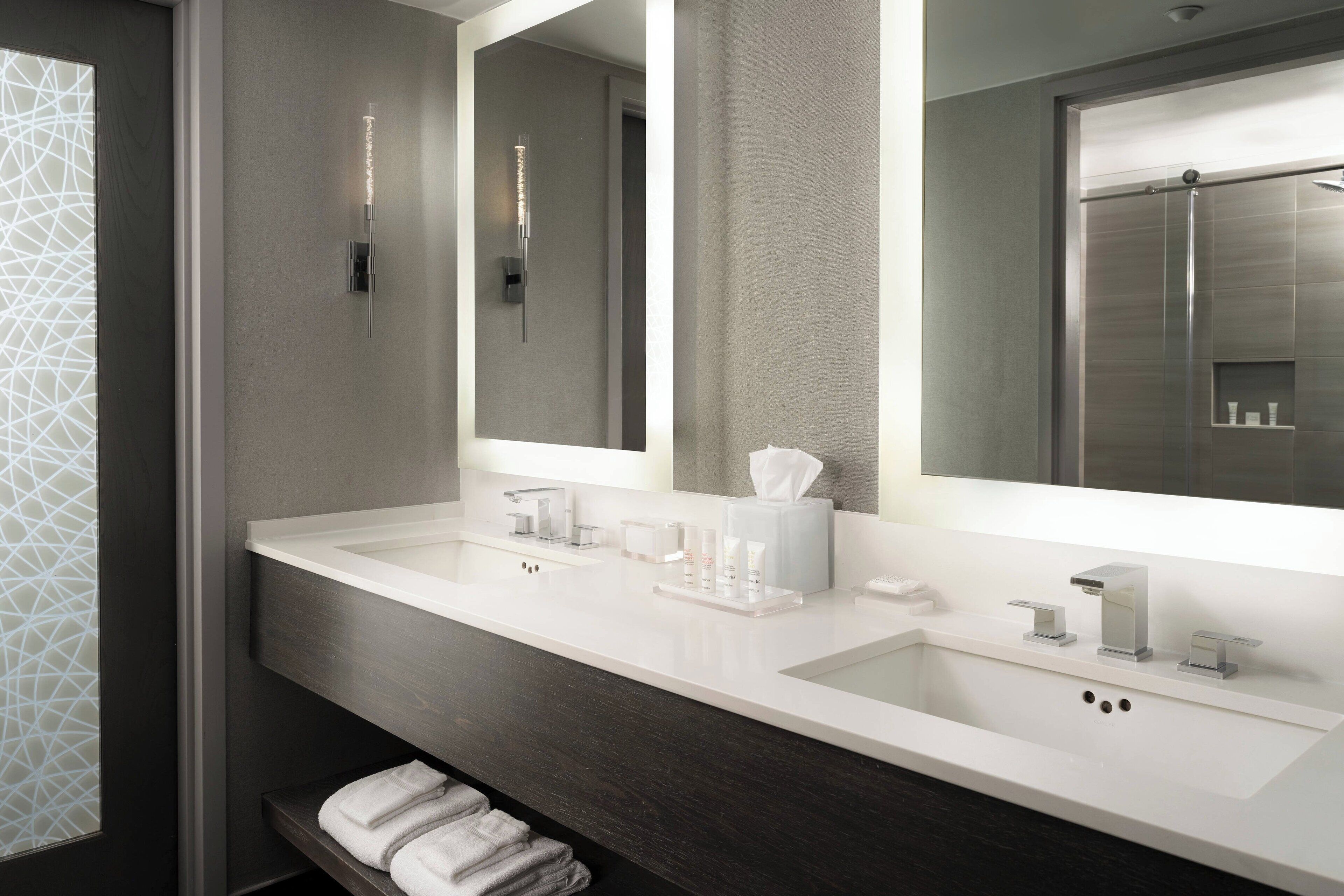 rainfall showerhead, free toiletries, hair dryer, towels