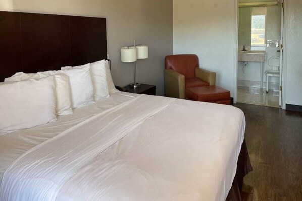 Bureau, accès au Wi-Fi (inclus), literie fournie