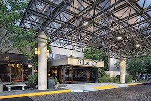 Exterior - Hilton Sacramento Arden West (Sacramento)