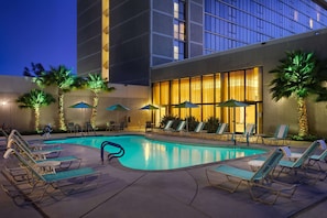 Exterior - Hilton Sacramento Arden West (Sacramento)