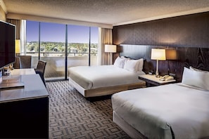 Executive Room, Non Smoking, Club lounge access | Hypo-allergenic bedding, down duvets, pillow-top beds, in-room safe - Hilton Sacramento Arden West (Sacramento)