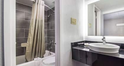 Motel 6 Baytown, TX - Garth Rd