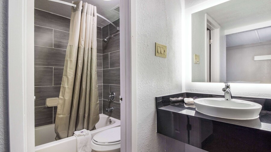 Motel 6 Baytown, TX - Garth Rd