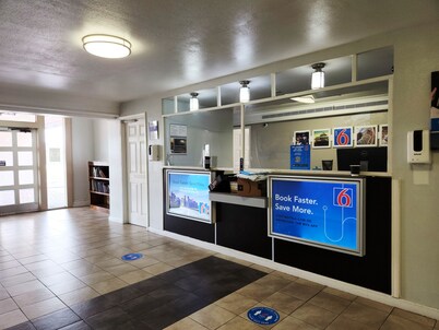 Motel 6 Baytown, TX - Garth Rd
