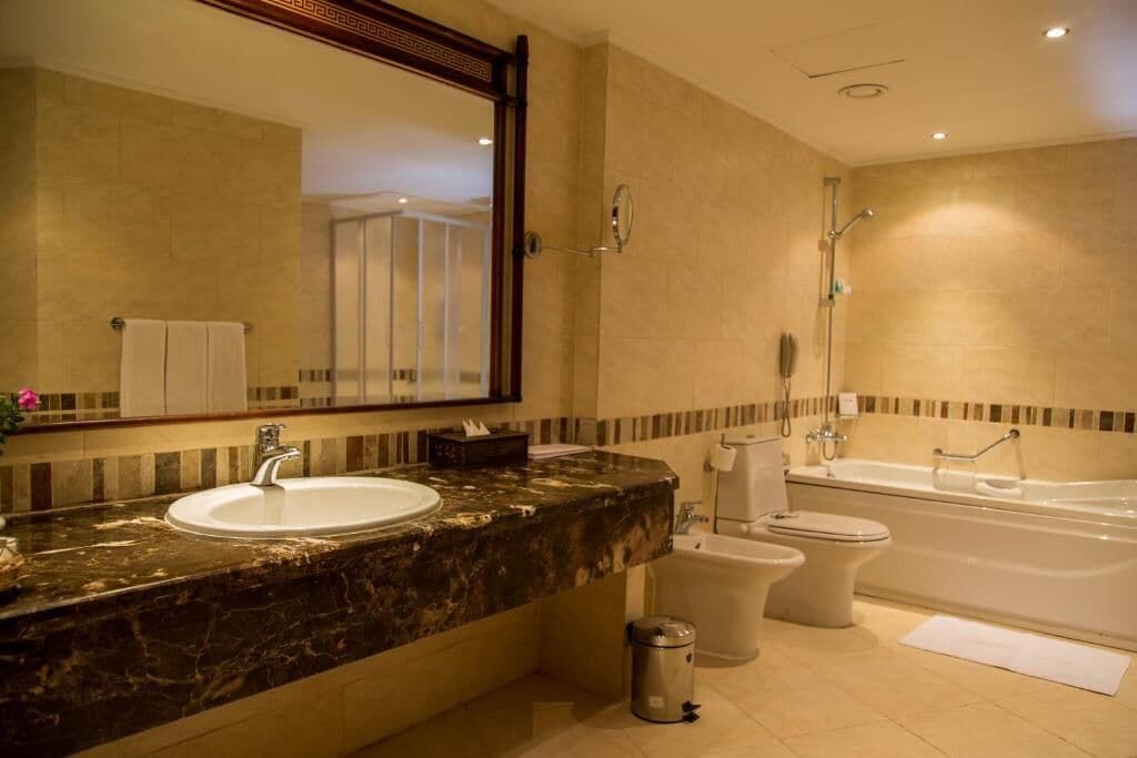 1 bedroom, hypo-allergenic bedding, minibar, in-room safe