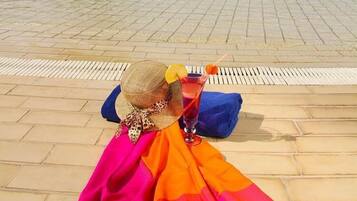 3 outdoor pools, pool umbrellas, sun loungers